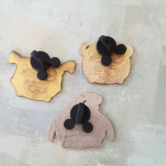 Set of 3 Disney pins - Picture 2 of 2